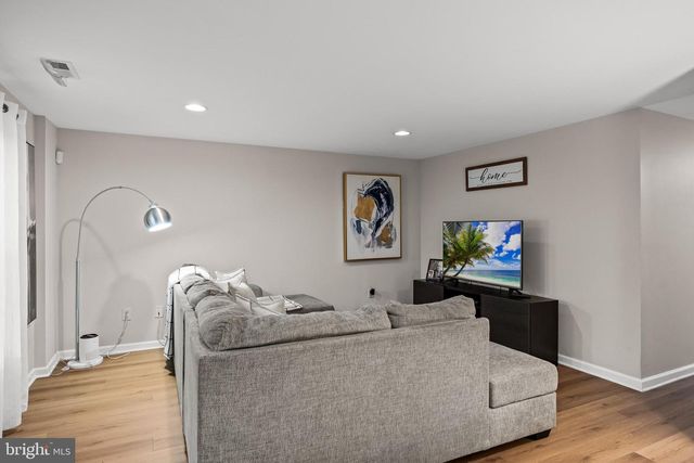 186 FELA DR, Cinnaminson, NJ 08077