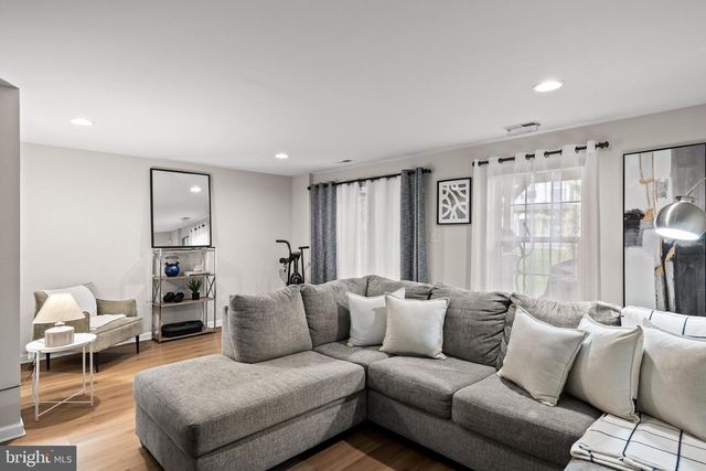 186 FELA DR, Cinnaminson, NJ 08077