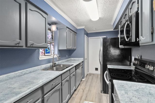 300 Windward Drive, League City, TX 77573