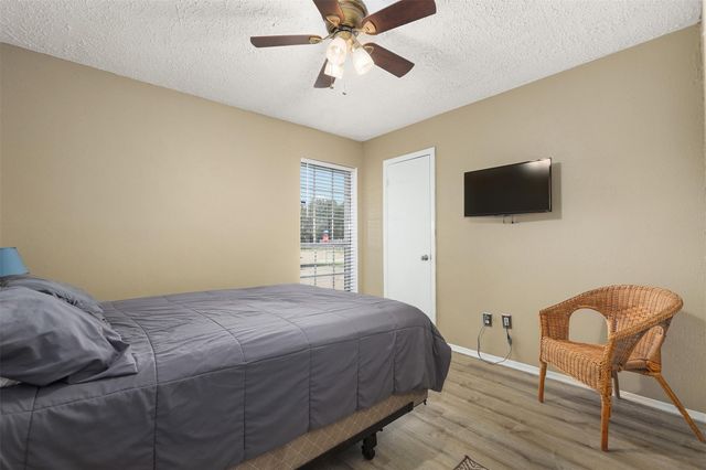 300 Windward Drive, League City, TX 77573