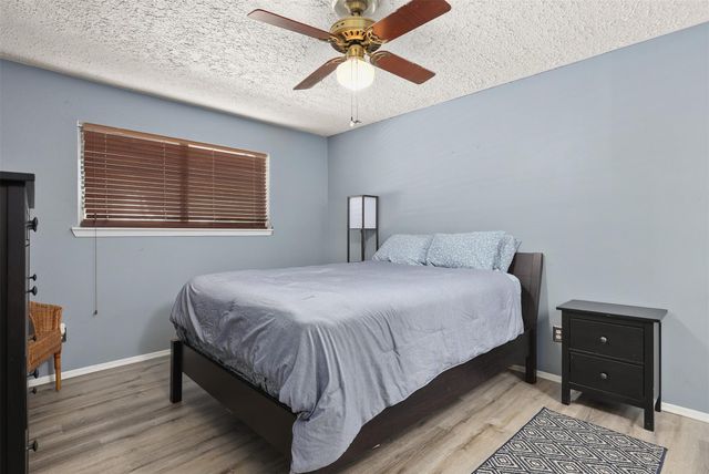 300 Windward Drive, League City, TX 77573