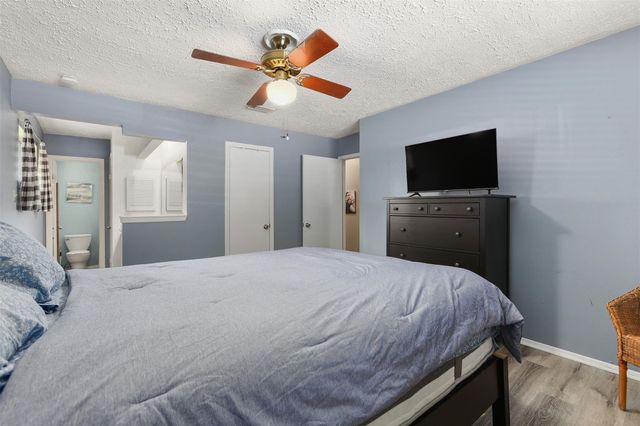 300 Windward Drive, League City, TX 77573