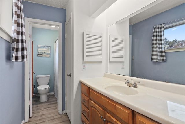 300 Windward Drive, League City, TX 77573