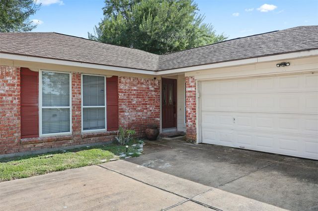 300 Windward Drive, League City, TX 77573