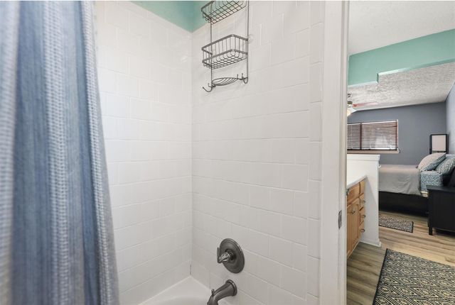 300 Windward Drive, League City, TX 77573
