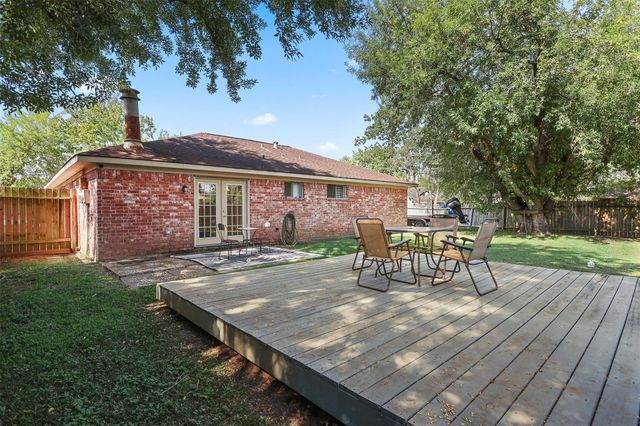 300 Windward Drive, League City, TX 77573