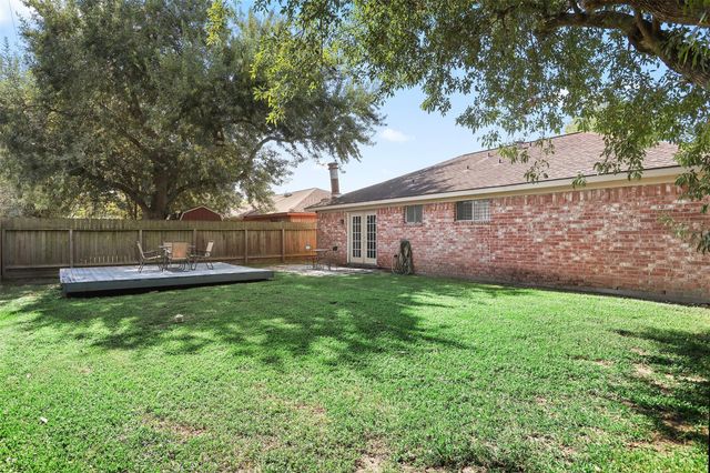 300 Windward Drive, League City, TX 77573