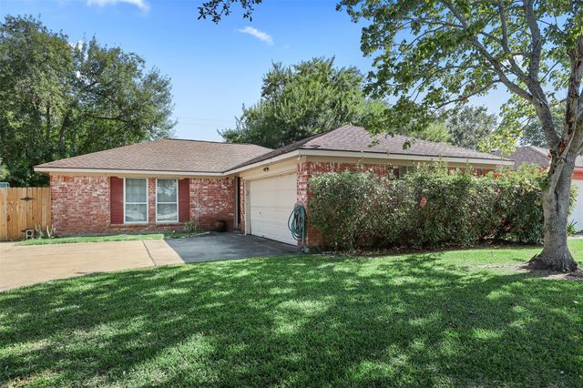 300 Windward Drive, League City, TX 77573