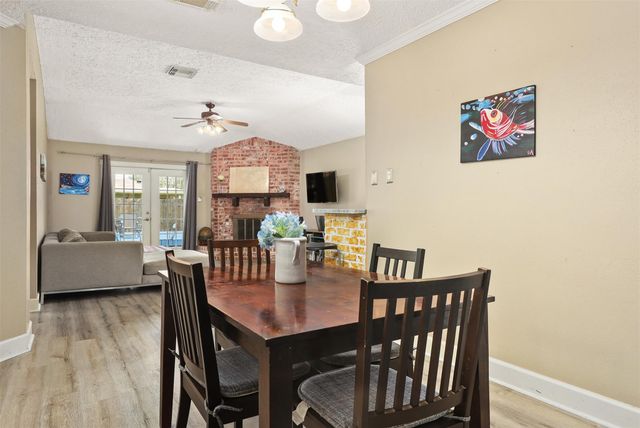 300 Windward Drive, League City, TX 77573