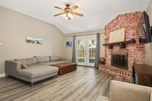 300 Windward Drive, League City, TX 77573