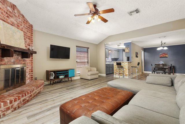 300 Windward Drive, League City, TX 77573