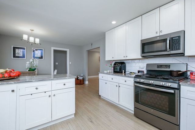 3309 York Road, Oak Brook, IL 60523