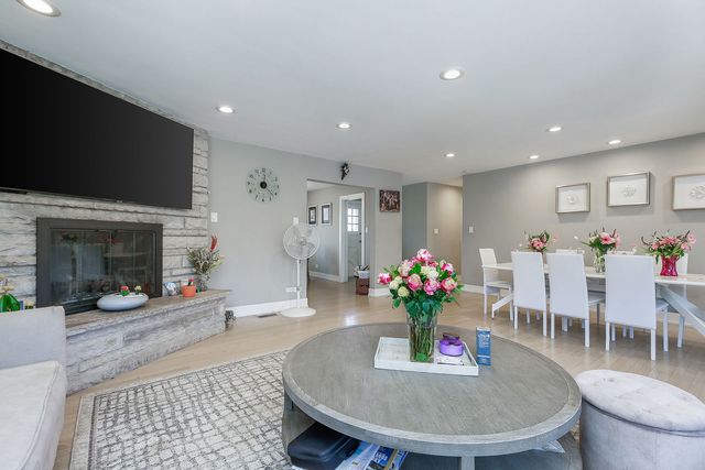 3309 York Road, Oak Brook, IL 60523