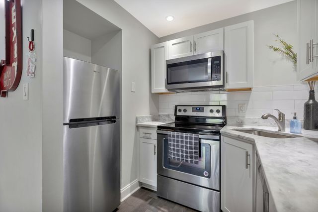 11 Music Sq E Apt 203, Nashville, TN 37203