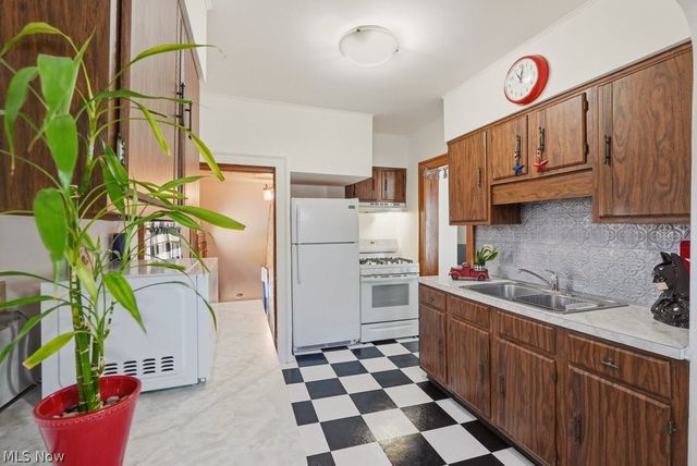 8101 Vineyard Avenue, Cleveland, OH 44105