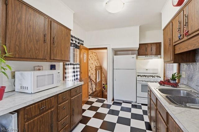 8101 Vineyard Avenue, Cleveland, OH 44105