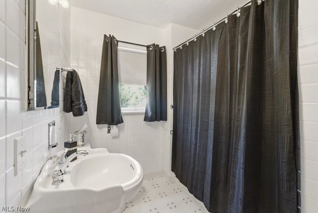 8101 Vineyard Avenue, Cleveland, OH 44105