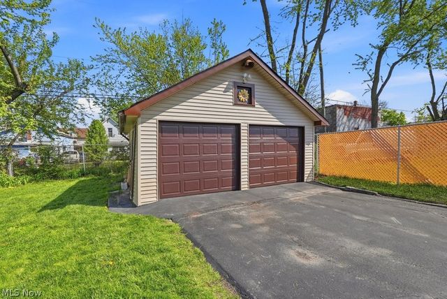 8101 Vineyard Avenue, Cleveland, OH 44105