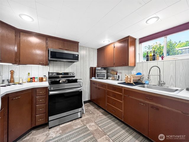 610 4th Street NE, Puyallup, WA 98372