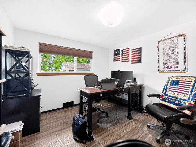 610 4th Street NE, Puyallup, WA 98372