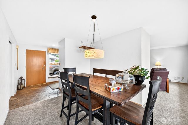 610 4th Street NE, Puyallup, WA 98372
