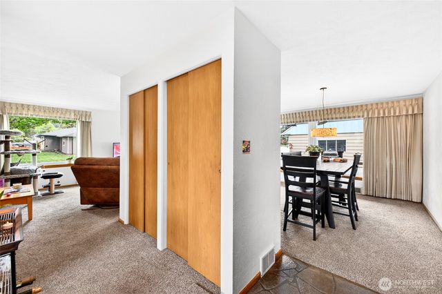 610 4th Street NE, Puyallup, WA 98372