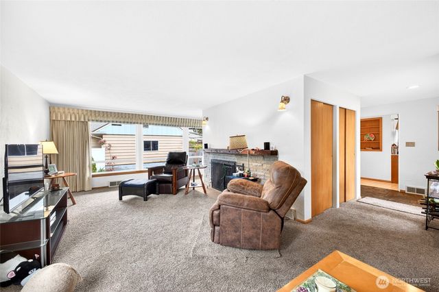 610 4th Street NE, Puyallup, WA 98372