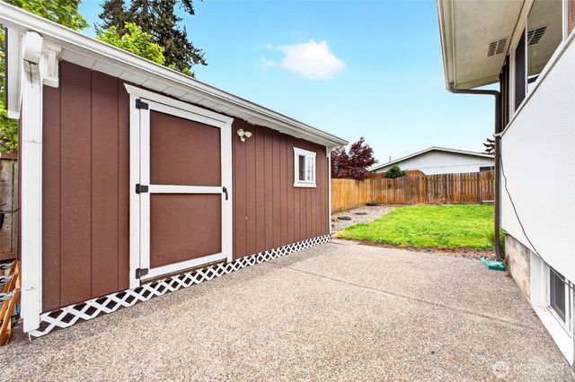 610 4th Street NE, Puyallup, WA 98372