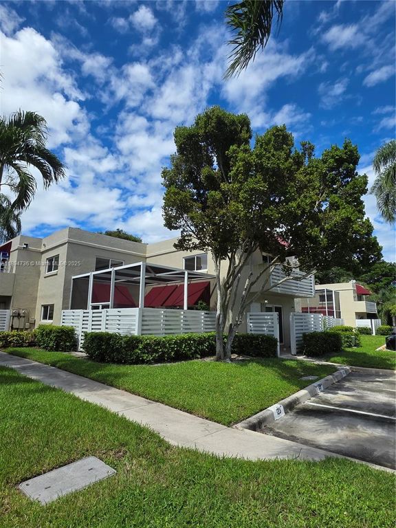 563 NW 98th Ave, Plantation, FL 33324