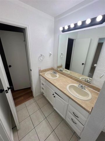 12707 Mosscrest Drive, Houston, TX 77048