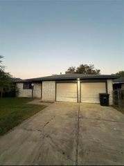 12707 Mosscrest Drive, Houston, TX 77048