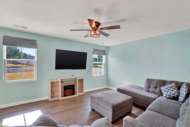 220 Highland Station Drive, Clinton, SC 29325