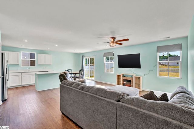 220 Highland Station Drive, Clinton, SC 29325