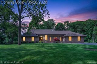 2610 Vanel Court, West Bloomfield, MI 48324