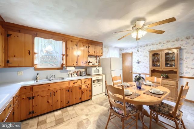 60 MEADOW LN, Gettysburg, PA 17325
