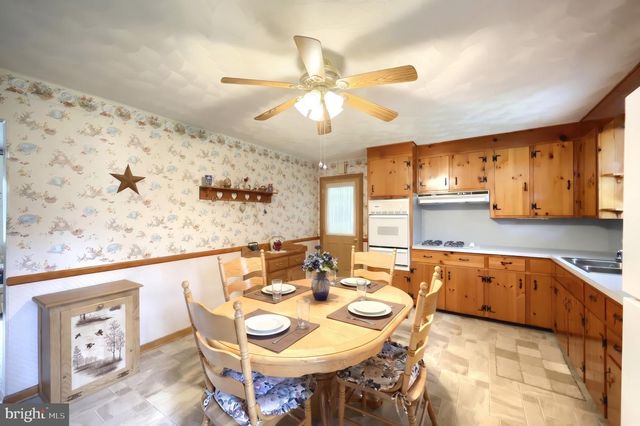 60 MEADOW LN, Gettysburg, PA 17325