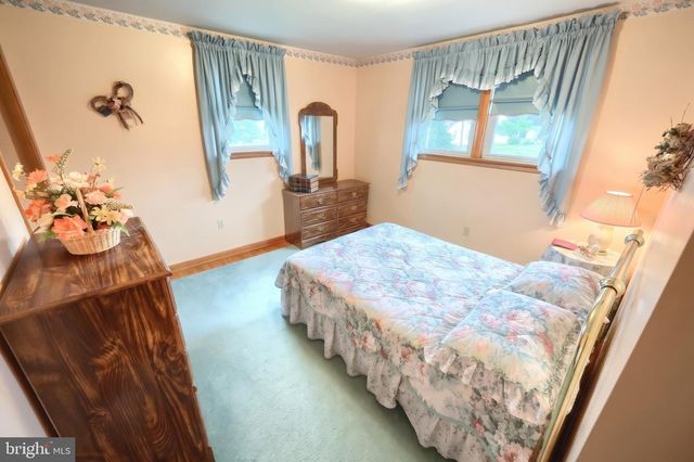 60 MEADOW LN, Gettysburg, PA 17325