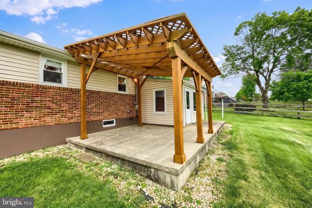 60 MEADOW LN, Gettysburg, PA 17325