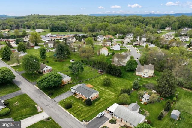60 MEADOW LN, Gettysburg, PA 17325