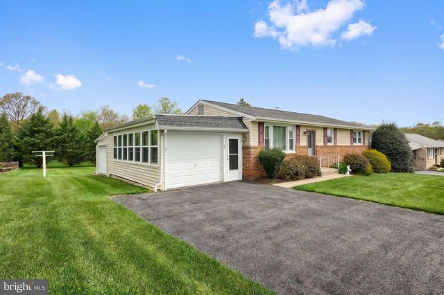 60 MEADOW LN, Gettysburg, PA 17325