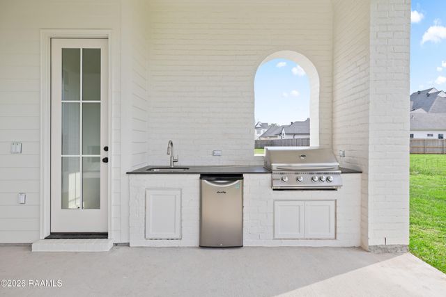 102 Saltmeadow Lane, Lafayette, LA 70508