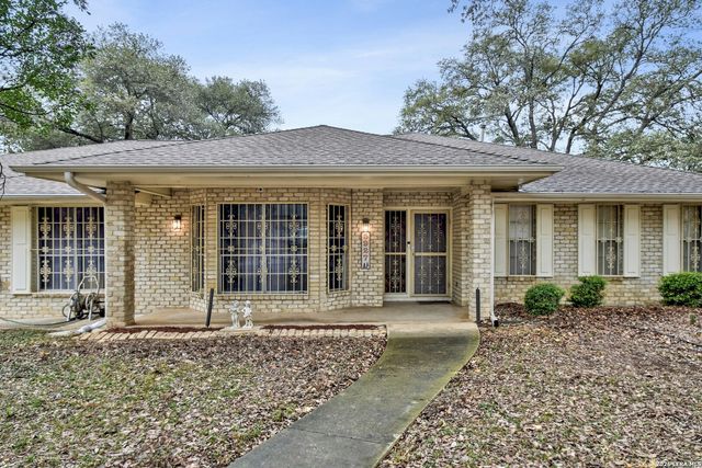 5927 WILDWIND DR, Windcrest, TX 78239