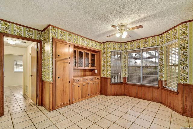 5927 WILDWIND DR, Windcrest, TX 78239