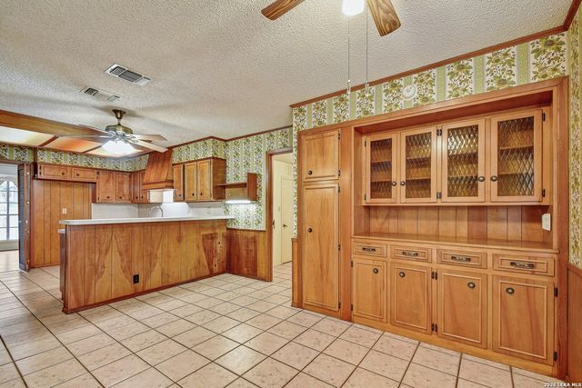 5927 WILDWIND DR, Windcrest, TX 78239