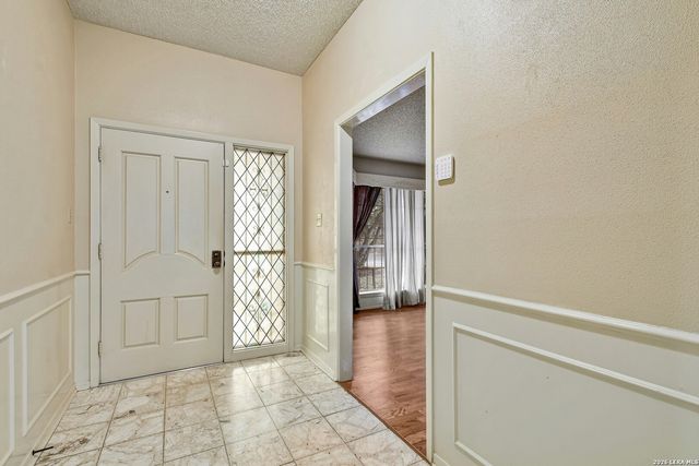 5927 WILDWIND DR, Windcrest, TX 78239