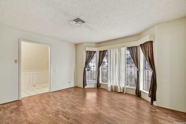 5927 WILDWIND DR, Windcrest, TX 78239