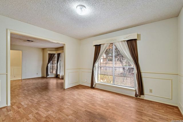 5927 WILDWIND DR, Windcrest, TX 78239