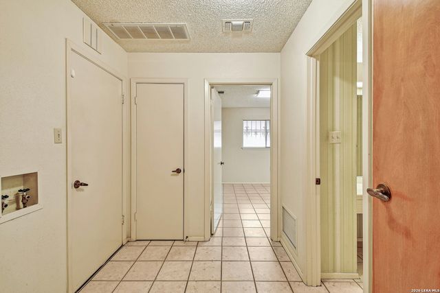 5927 WILDWIND DR, Windcrest, TX 78239