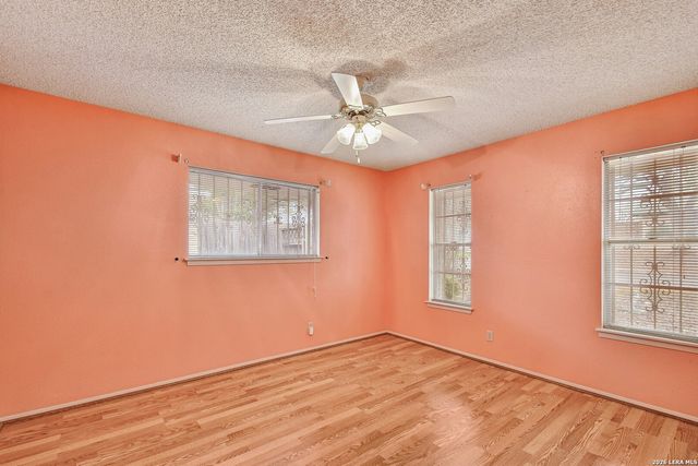 5927 WILDWIND DR, Windcrest, TX 78239