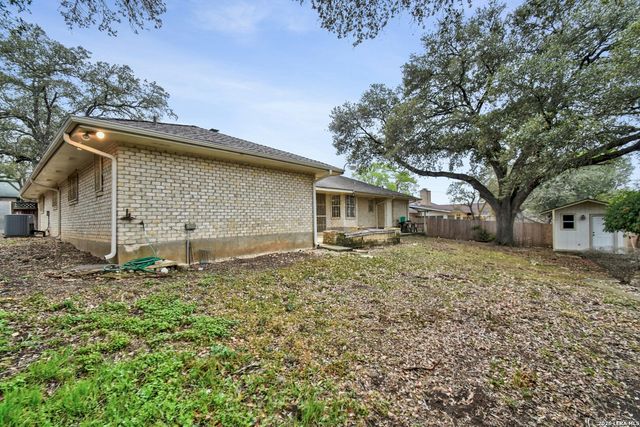 5927 WILDWIND DR, Windcrest, TX 78239